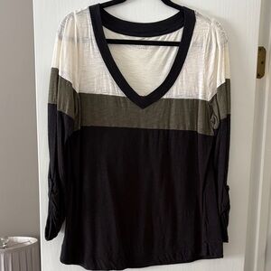 Express Colorblock V-Neck Long Sleeve Top - Black, Olive & White